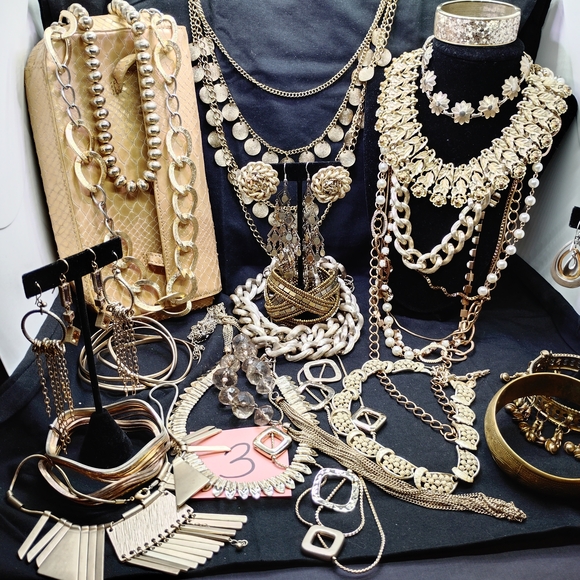 Lot#3 Chic Goldtone Jewelry Collection - Picture 9 of 10